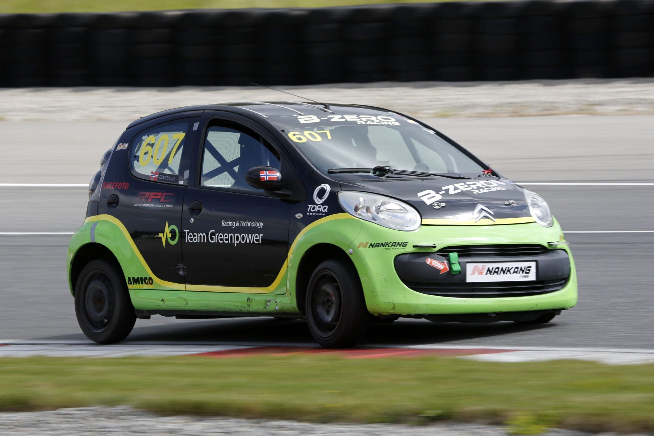 Häftiga race på Vålerbanen!